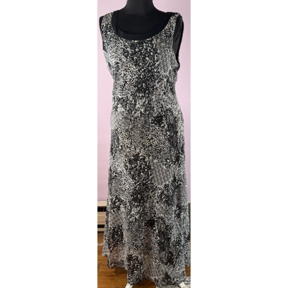 90’s Vintage Black and White Sleeveless Maxi Dress